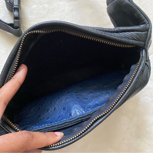 SOLD Vintage Genuine Leather Fannypack - Picture 3 of 5